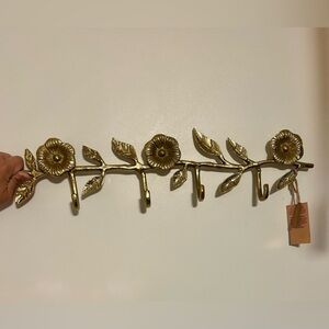 Beautiful Handcrafted Floral Gold Metal Wall Hook Five Hooks NWT Made In India
